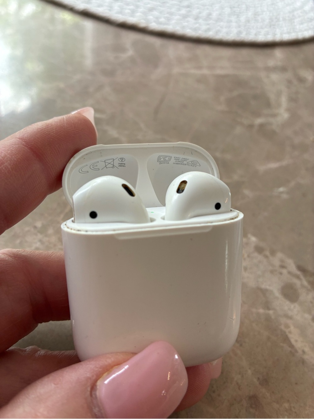 APPLE AIRPODS, 2nd Generation! Work perfectly! NOT REFURBISHED! 🎶🎶🎶🎶🎶🎶🎶🎶🎶